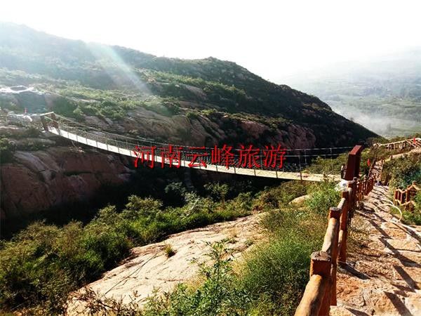 黄金寨景区防腐木吊桥